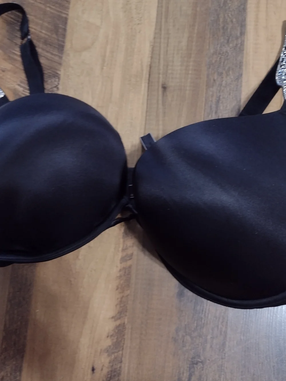 Victoria's Secret Black Bombshell Plunge Bra Size 38dd
